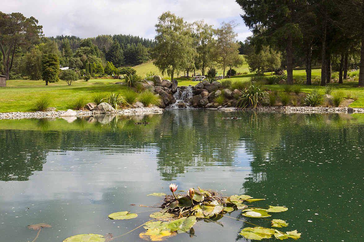 Wairakei 1st hole lake - Web_ A42A5560