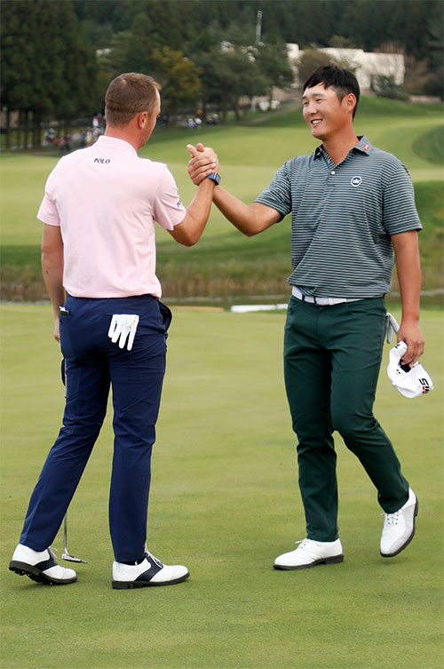 Justin Thomas and Danny Lee (R) at the CJ Open @ Nine Bridges in South Korea